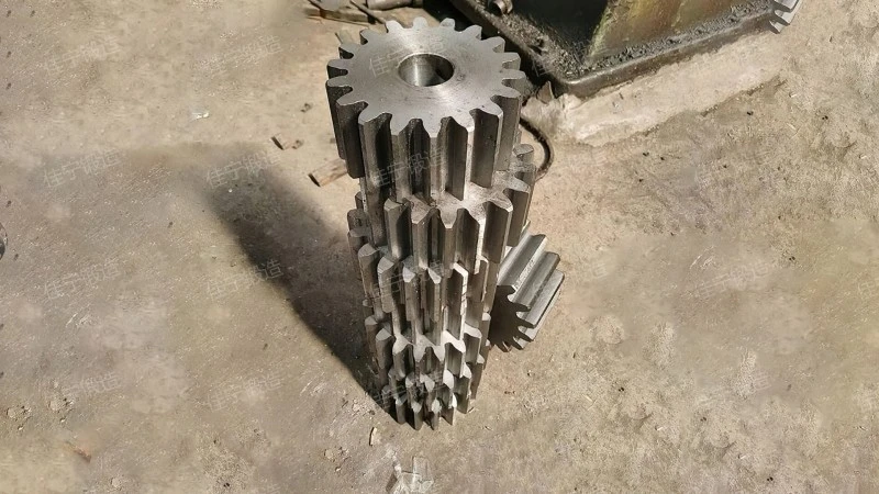 Double-hole gear