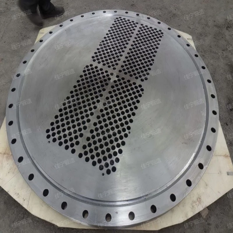 Blind plates for pressure vessels