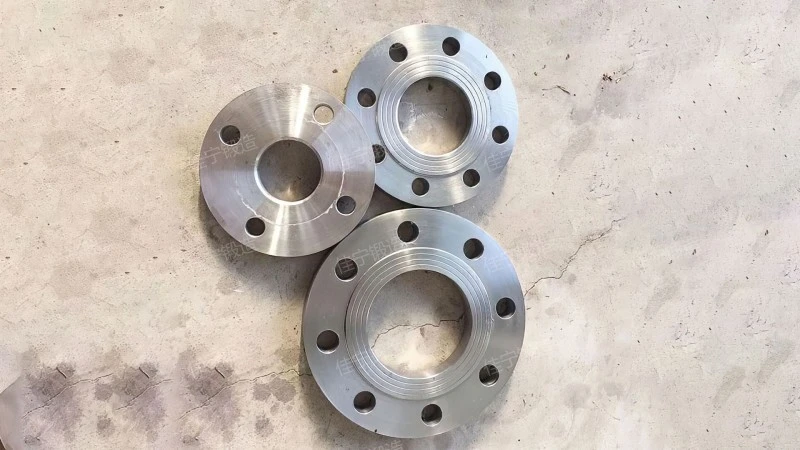 Flat welding variable diameter flange plate