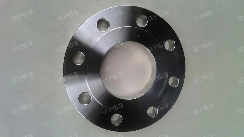 Bilateral threaded hole flange