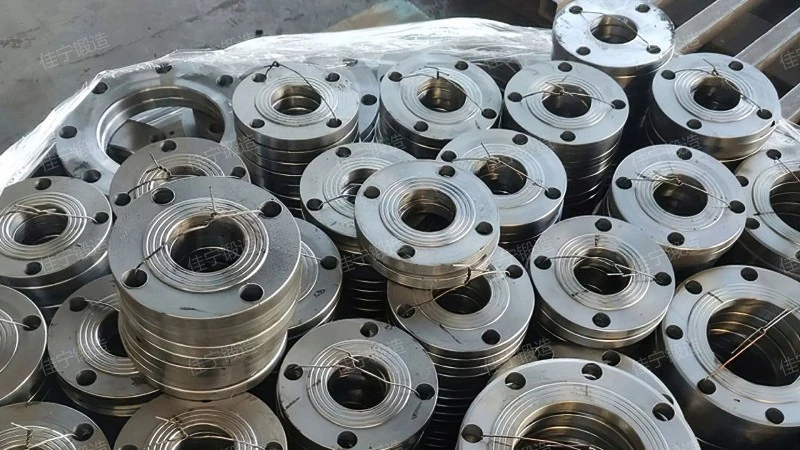 Flat welding flange cover with protruding surface
