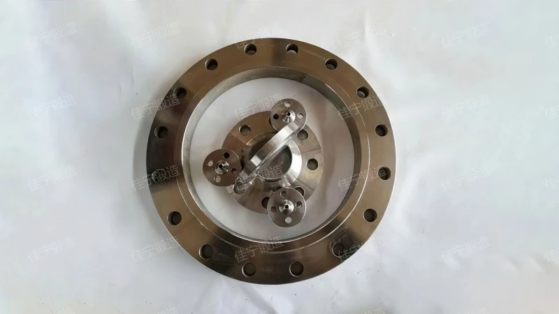 Threaded reducing flange cover