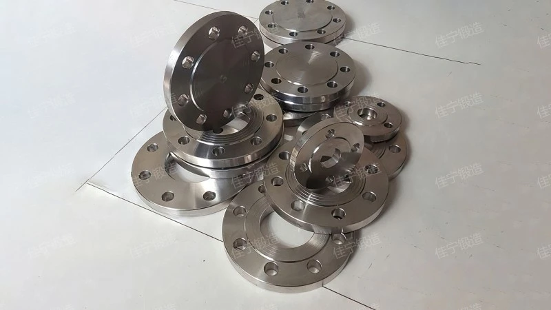 Rotary cover flat welding flange