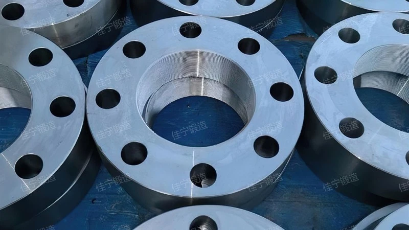 Bilateral threaded hole flange
