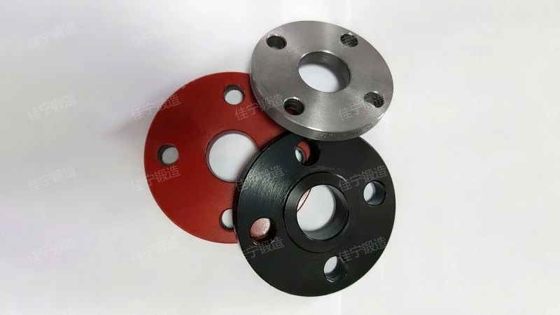 Flat welded steel flange with protruding surface