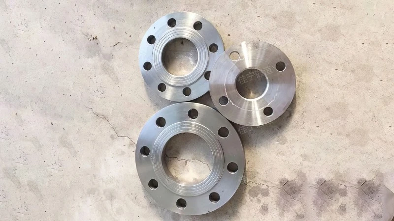 Threaded convex flange ring