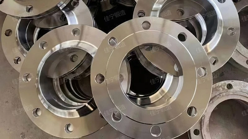 Threaded reducing flange cover