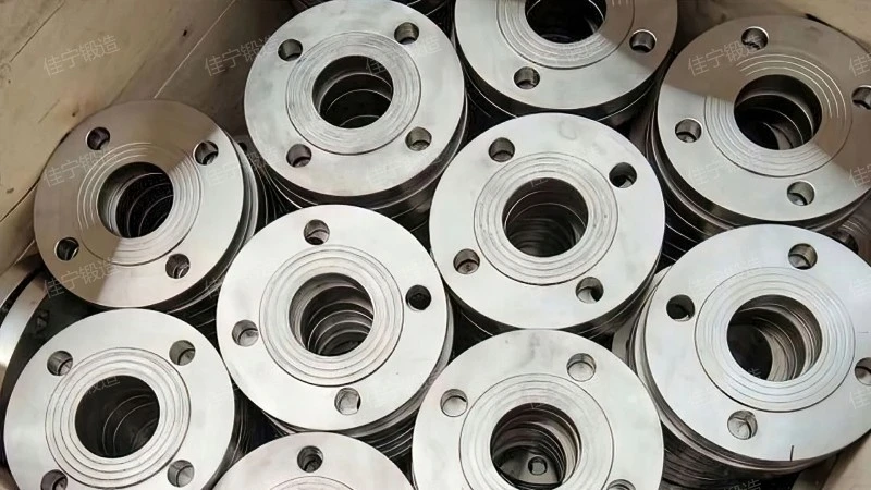 Convex steel flat welded flange cover