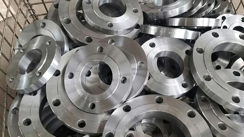 Threaded protruding flange